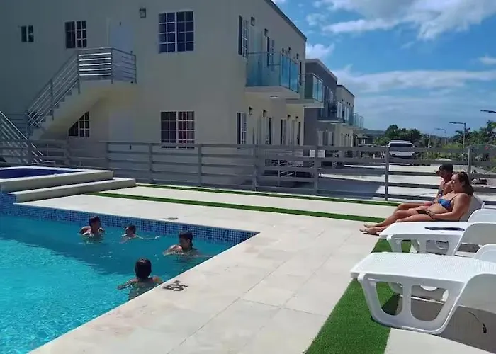 Mirando Place #1---beach Club Access, ,pool, Hottub, Gym,3 Lounges, Townhouse #1-airport 10 Mins Apartment Montego Bay
