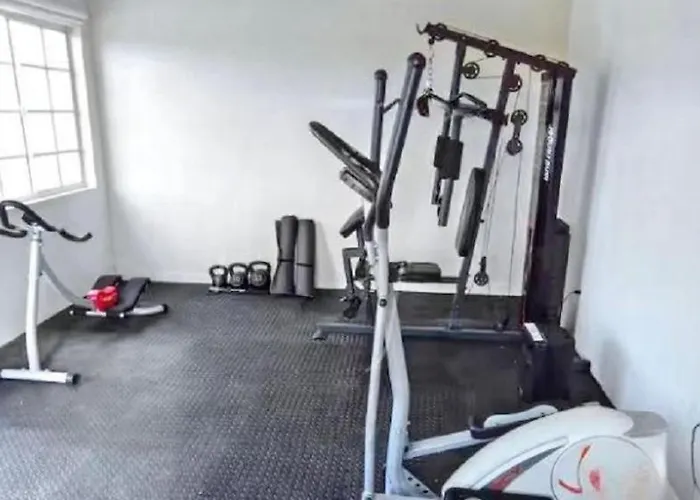Apartment Mirando Place #1---beach Club Access, ,pool, Hottub, Gym,3 Lounges, Townhouse #1-airport 10 Mins