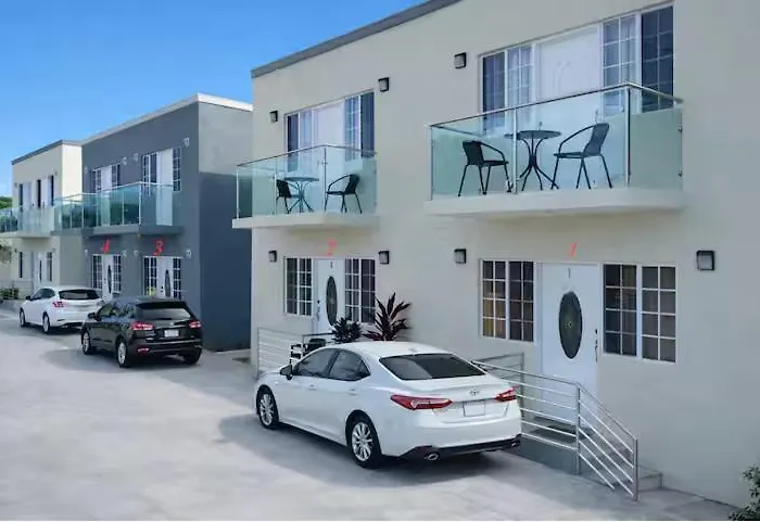 Mirando Place #1---beach Club Access, ,pool, Hottub, Gym,3 Lounges, Townhouse #1-airport 10 Mins Montego Bay
