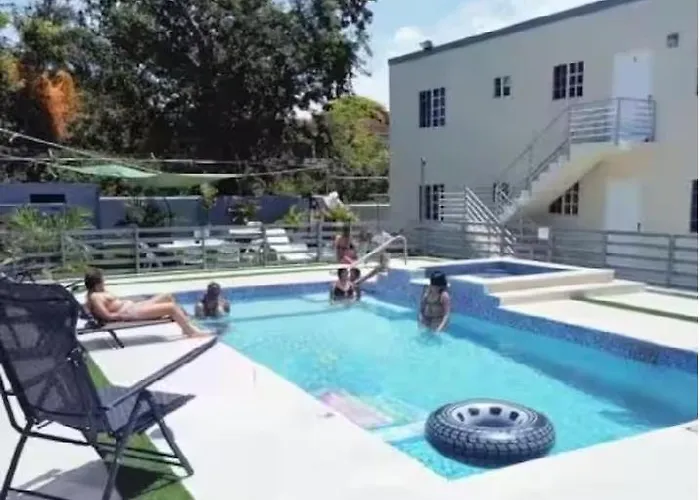 Mirando Place #1---beach Club Access, ,pool, Hottub, Gym,3 Lounges, Townhouse #1-airport 10 Mins Apartment *