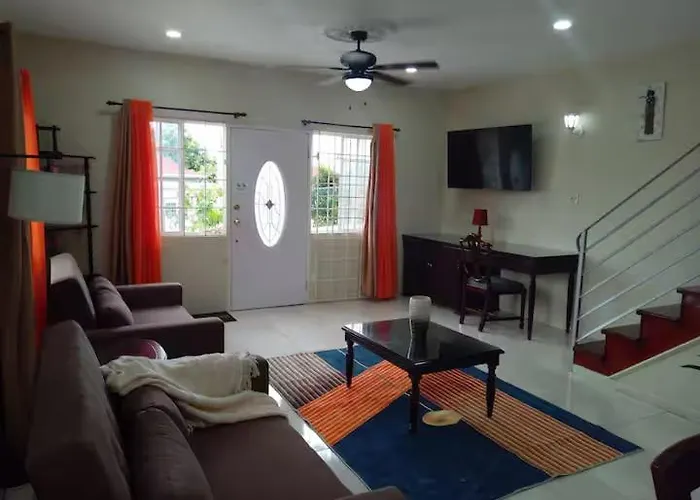 Apartment Mirando Place #1---beach Club Access, ,pool, Hottub, Gym,3 Lounges, Townhouse #1-airport 10 Mins *