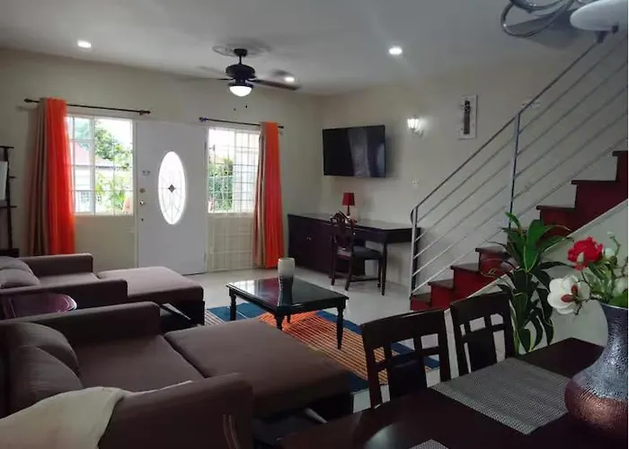 Apartment Mirando Place #1---beach Club Access, ,pool, Hottub, Gym,3 Lounges, Townhouse #1-airport 10 Mins *