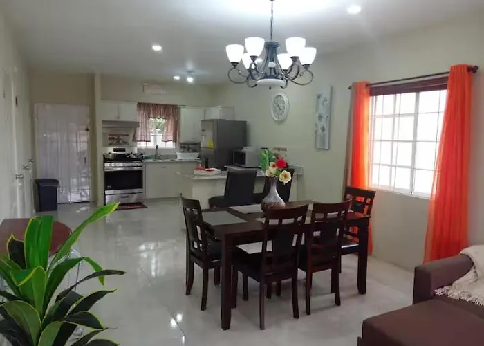 Mirando Place #1---beach Club Access, ,pool, Hottub, Gym,3 Lounges, Townhouse #1-airport 10 Mins Apartment