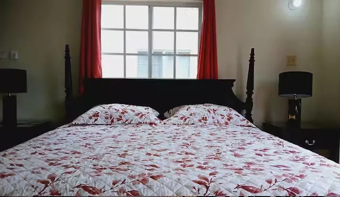 Mirando Place #1---beach Club Access, ,pool, Hottub, Gym,3 Lounges, Townhouse #1-airport 10 Mins * Montego Bay