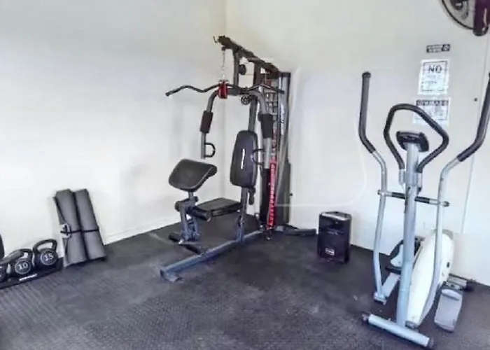 Mirando Place #1---beach Club Access, ,pool, Hottub, Gym,3 Lounges, Townhouse #1-airport 10 Mins Montego Bay