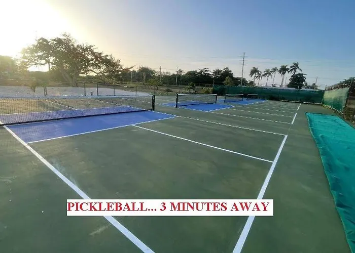 Mirando Place #1---beach Club Access, ,pool, Hottub, Gym,3 Lounges, Townhouse #1-airport 10 Mins Apartment