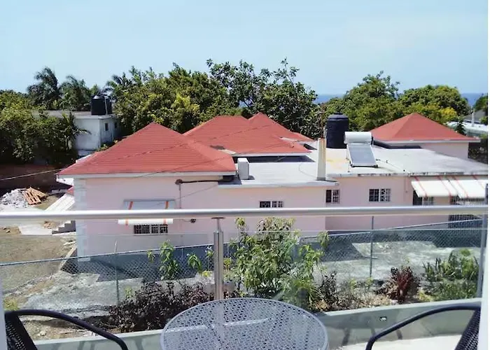 Apartment Mirando Place #1---beach Club Access, ,pool, Hottub, Gym,3 Lounges, Townhouse #1-airport 10 Mins